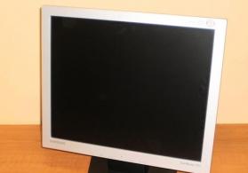 15 ekran monitorların satışı