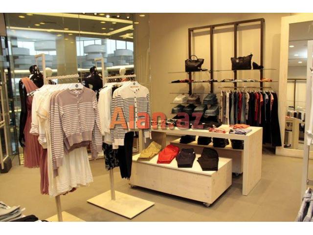 28 mall ve genclik mallda brend geyim magazasina satici qizlar