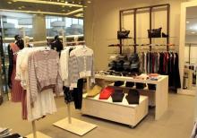 28 mall ve genclik mallda brend geyim magazasina satici qizlar