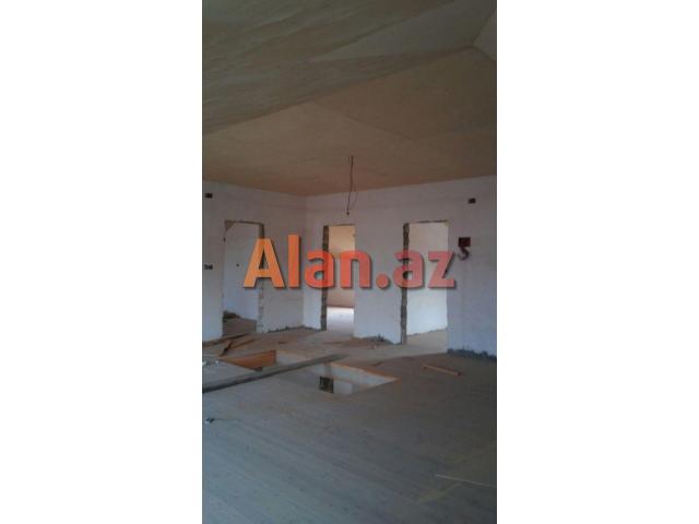 Sabuncu rayonu E.Mehdiyev kuc. Koroqlu metrosuna 15 deq yoludu yerlesir.