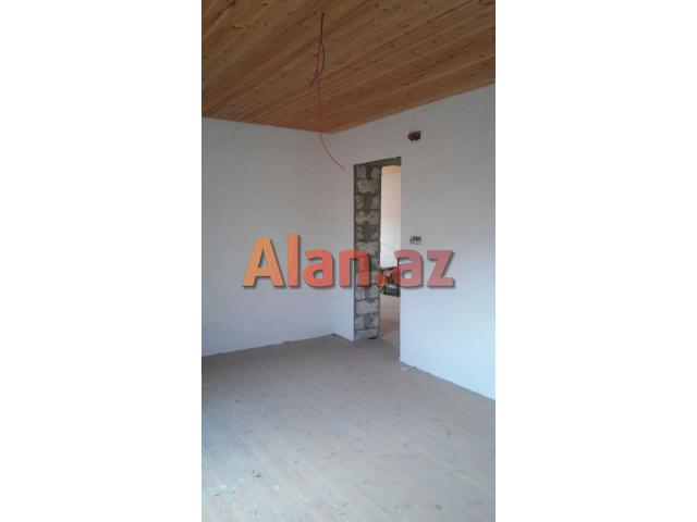 Sabuncu rayonu E.Mehdiyev kuc. Koroqlu metrosuna 15 deq yoludu yerlesir.