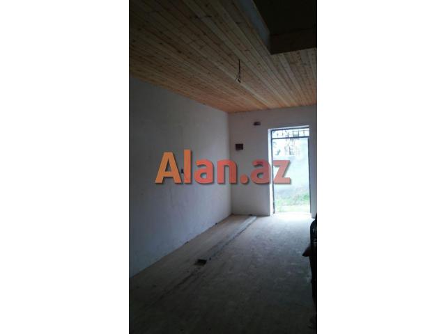 Sabuncu rayonu E.Mehdiyev kuc. Koroqlu metrosuna 15 deq yoludu yerlesir.