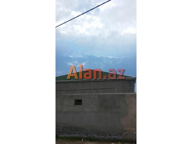 Sabuncu rayonu E.Mehdiyev kuc. Koroqlu metrosuna 15 deq yoludu yerlesir.