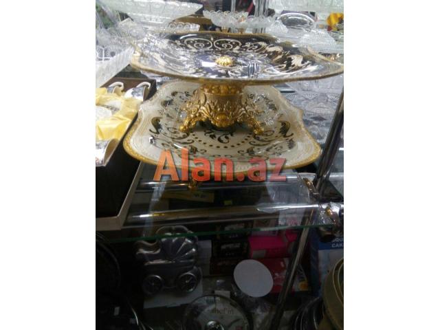 Qızılı 2 rengde şirniyyat yaxud tort qabi.