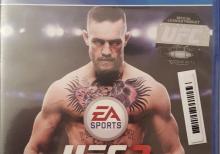 PS4 üçün UFC 3 oyun diski.