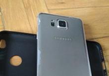 Samsung Galaxy Alpha...1 sim kartli 32 GB daxili yaddawli