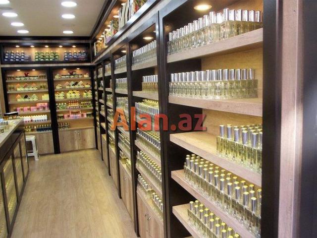 Parfumeriya magazasina satici qiz teleb olunur