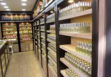 Parfumeriya magazasina satici qiz teleb olunur