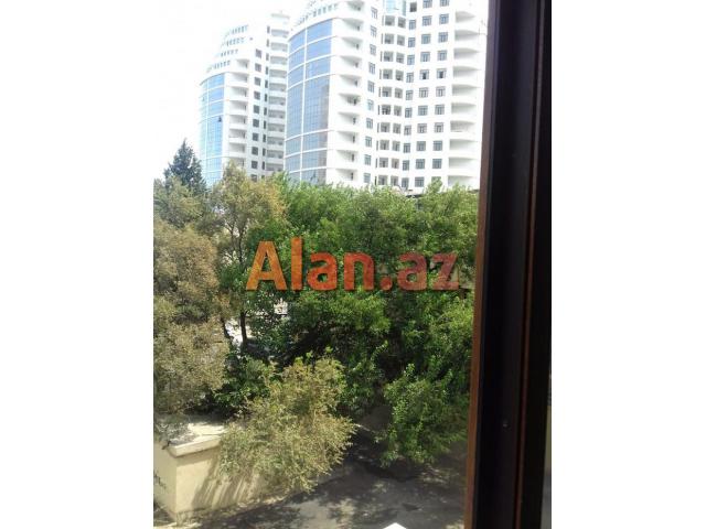 Musabayov parkinin arxasinda pilot layiha Etibarli mtk bina