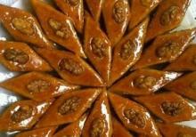 Ev şirniyyatları, ev paxlavaları qozlu, qozlu ev paxlavaları, hazır paxlava xəmiti