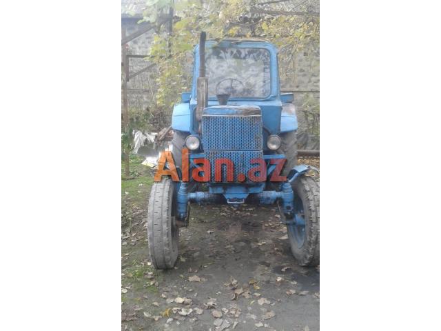 Traktor MTZ 80