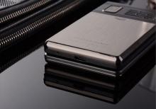 Tkexun M2 Demir korpuslu Qapaqlı Taç ekran iki nömreli Telefon