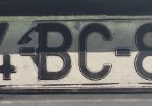 Maşın nömrəsi satılır