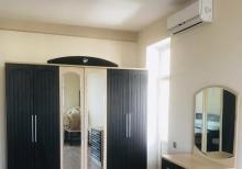 8km bazari, 251 nomreli litsey-mektebin yanindaki yeni tikilide 90м² 2 otag super temirli menzil