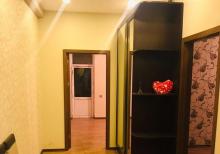 8km bazari, 251 nomreli litsey-mektebin yanindaki yeni tikilide 90м² 2 otag super temirli menzil