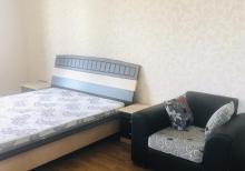 8km bazari, 251 nomreli litsey-mektebin yanindaki yeni tikilide 90м² 2 otag super temirli menzil