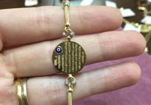 Qizil 585 prob qolbaq pandora  modeldir. Klon uzerinde ayetel kursi qeyd olunub.