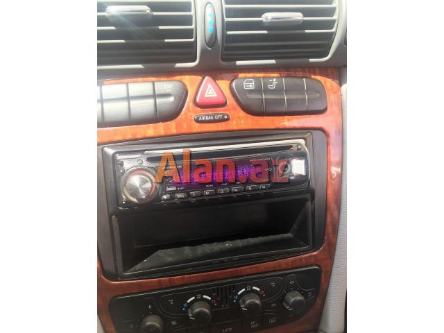 Kenwood KDC-W5041U USB AUX