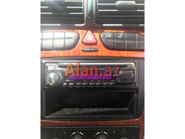 Kenwood KDC-W5041U USB AUX