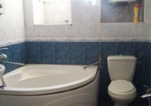 Azadliq pr. Koroqlu parkinin yani, Monolit bina.