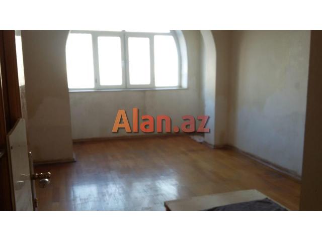 Azadliq pr. Koroqlu parkinin yani, Monolit bina.