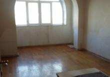 Azadliq pr. Koroqlu parkinin yani, Monolit bina.