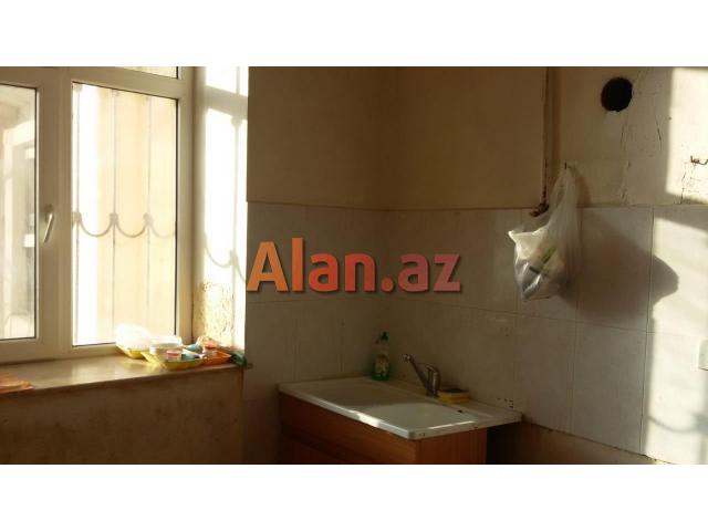 Azadliq pr. Koroqlu parkinin yani, Monolit bina.