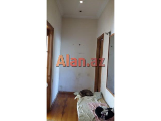 Azadliq pr. Koroqlu parkinin yani, Monolit bina.