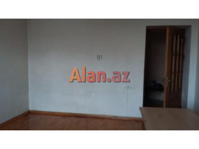 Azadliq pr. Koroqlu parkinin yani, Monolit bina.