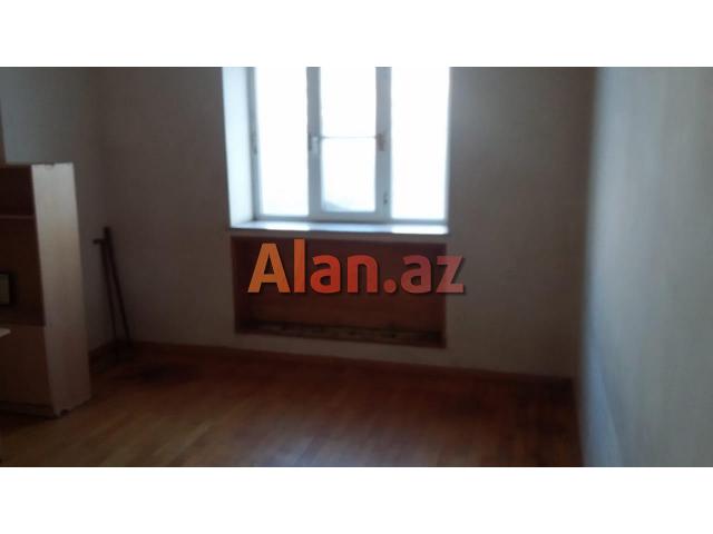 Azadliq pr. Koroqlu parkinin yani, Monolit bina.