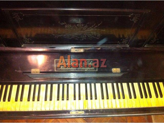 Antik pianino