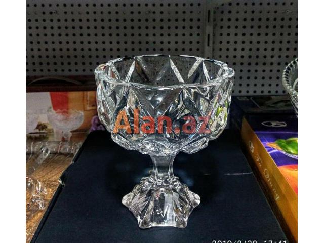 Konfet ve ya mürebbe qabı