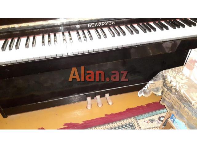 Belarus 3pedalli piano