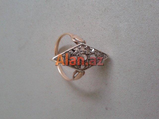 Antik qedimi 150 ilden cox yashi olan qizil uzuk