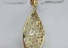 Qadınlar üçün qızıl əşyalar