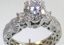 Qadın qızıl zinət əşyaları