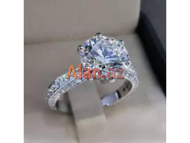 Qadın qızıl zinət əşyaları