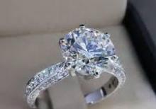 Qadın qızıl zinət əşyaları