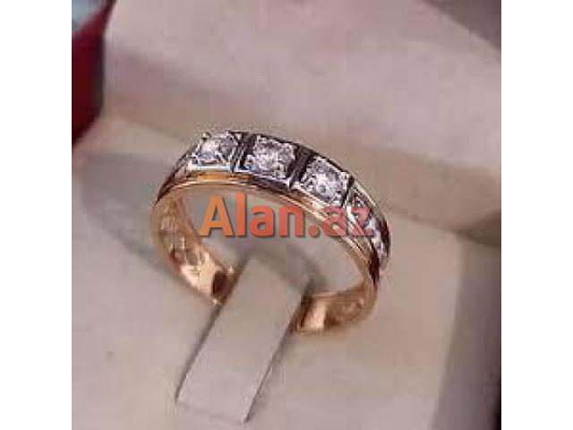 Qadın qızıl zinət əşyaları