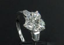 Qadın qızıl zinət əşyaları