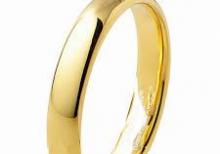 Qadın qızıl zinət əşyaları