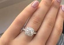 Qadın qızıl zinət əşyaları