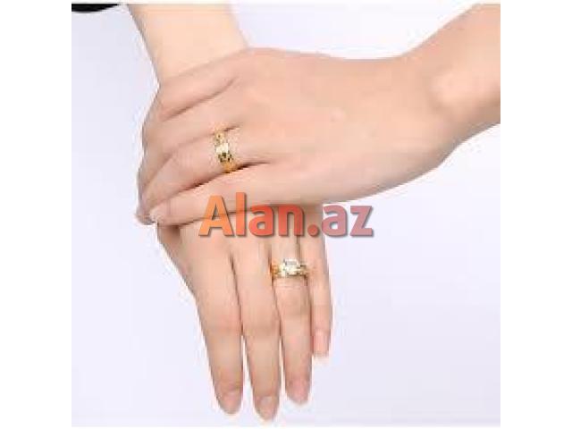 Qadın qızıl zinət əşyaları