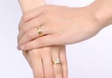 Qadın qızıl zinət əşyaları