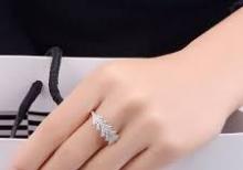 Qadın qızıl zinət əşyaları