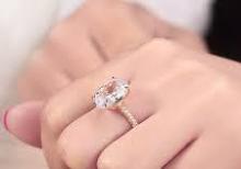 Qadın qızıl zinət əşyaları