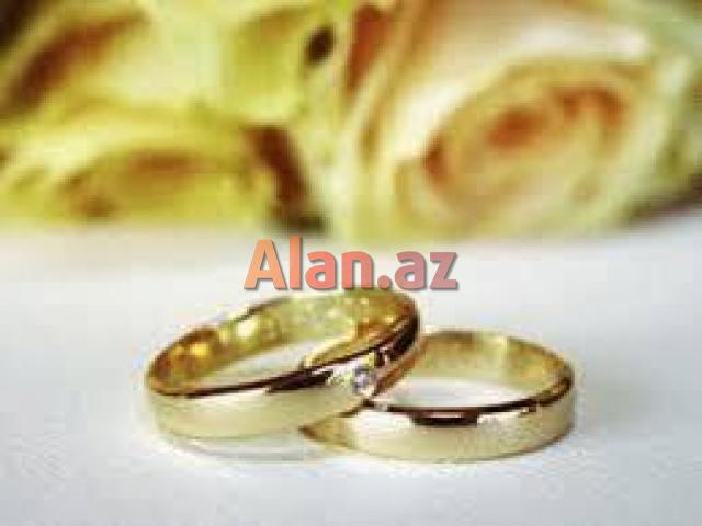 Qadın qızıl zinət əşyaları