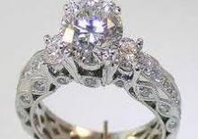 Qadın qızıl zinət əşyaları