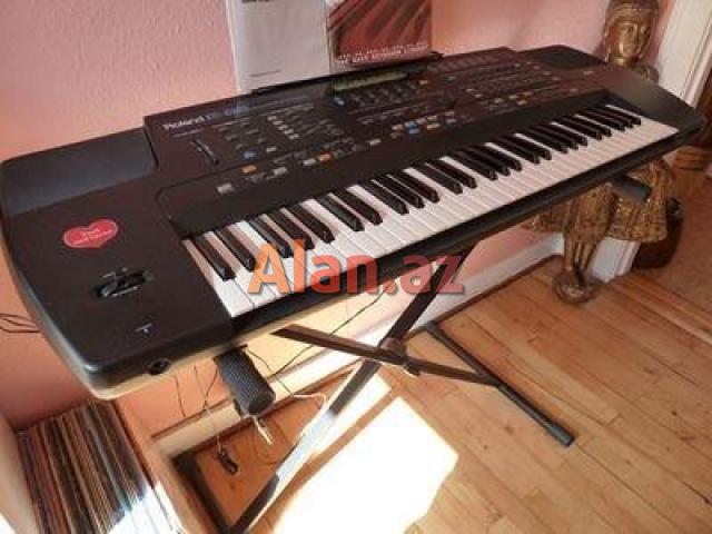 Sintezator Roland E 86.
