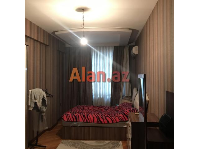 Yeni Yasamal qes. yeni Bravo marketin yani, metroya 2 ostanovka.